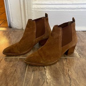 Kenneth Cole suede brown booties size 7.5. Worn but still in decent condition!